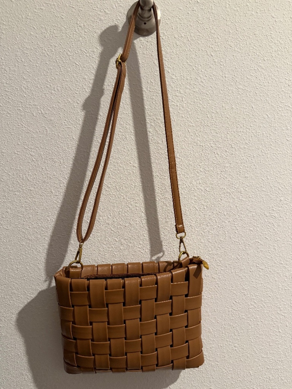 Medium tan woven style crossbody bag